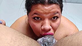 te gustaria que baje tu polla por mi garganta escupiendola hasta eyacular en mi boca?