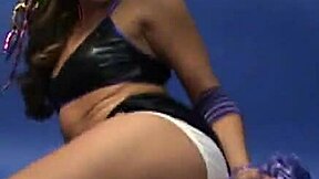 Erotyc solo performance from a beautiful brunette