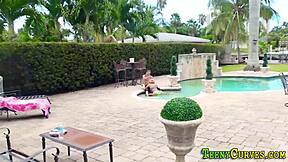 Big ass teen rides cock outdoors 😍🍑