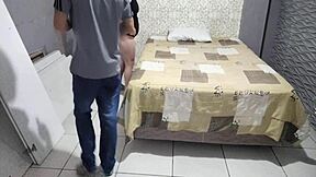 casada gravida com vestido apertado entra na rola e gera grande creampie gozada