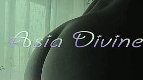 Le ho scopato la figa a pecorina durante una gita in barca venendole dentro