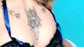 Brunette sexy baby streams on webcam