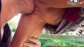 Öffentlicher sex an der tankstelle straße mit dünner deutscher blonde milf