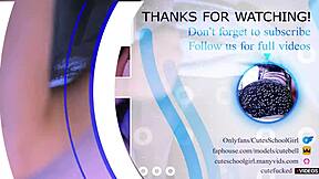 The art student and her classmate escaped university to kiss in the nearby park. 😘