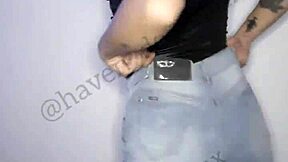 deveraux shakes her ass dancing