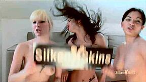 I's at the chics party