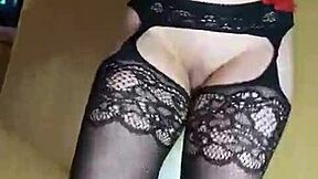 Here's a Christmas gift from Mia Foxcoupleitalia. Watch her solo oil squirt!