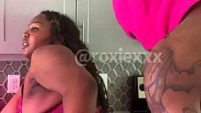 What happens when big booty TSROXIEXXX puts ass on young thug?