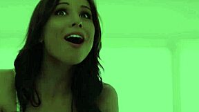 18+ ब्यूटी को स्टीमी सीन में डॉगीस्टाइल ज़ोर से पाउंड किया जाता है