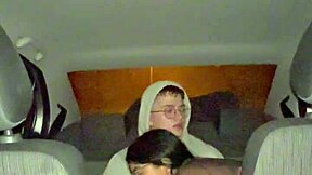 mi primera vez teniendo sexo por dinero con prostituta callejera en coche quitando condon