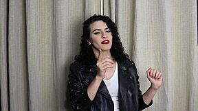 Hairy red pussy licked by friend – Lady Snow and Tiny Foxxy