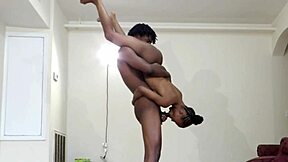 Gawslee 43 flaunts her bubble butt