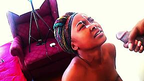 Gawslee 43 flaunts her bubble butt