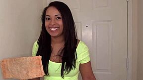 Latina maid cash ke liye doggystyle banged.