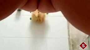 Calentándome en la bañera metiendo los dedos