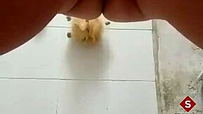 Calentándome en la bañera metiendo los dedos