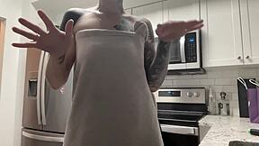 Young 18+ Thug Twerking Her Tattooed Big Ass In Shorts Close Up