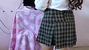 colegiala se desnuda en hotel frente a familiar de 50 años