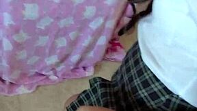 colegiala se desnuda en hotel frente a familiar de 50 años