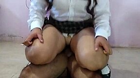 colegiala se desnuda en hotel frente a familiar de 50 años