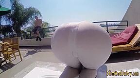 big booty babe sucking and riding that cock 😍