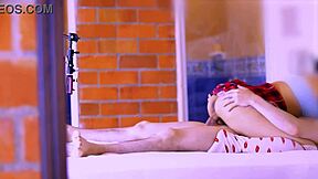 el amigo con su presencia magn�tica y su voz seductora era una presencia constante en el apartamento siempre generando momentos intensos y llenos de pasi�n