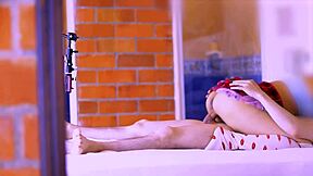 el amigo con su presencia magn�tica y su voz seductora era una presencia constante en el apartamento siempre generando momentos intensos y llenos de pasi�n