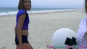 Dick-Sucking Amateur Teenagers Suck Big Cocks!