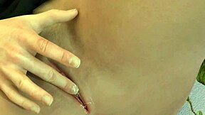 loira novinha fingering herself to squirting orgasm 😍