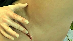 loira novinha fingering herself to squirting orgasm 😍