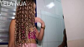 foi visitar o amigo viu ele pelado saindo do banho e foi logo admirando o tamanho da jeba dele completo no red