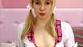 b talkin’ blonde webcam girl gets kinky. teen 18+ petite babe goes wild!