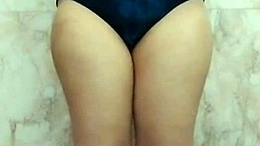 indian babe masturbates in bathroom 😍