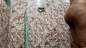 Morena Dos Peitos Grande Se Exibindo No Banho