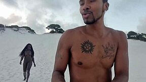 COBRA PRETA SAIU DA AREIA MOVEDIÇA E ENTROU NO RABO DA MULATA FERNANDA CHOCOLATE & JOÃO O SAFADO