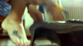 Italian teen 18+ in heels and stockings crushes feet fetish