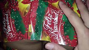 Hermanastra Traviesa Empaca Sus Nalgas De Regalo Para Navidad Para Recibir Cumshot