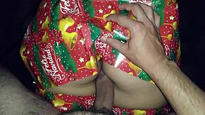 Hermanastra Traviesa Empaca Sus Nalgas De Regalo Para Navidad Para Recibir Cumshot