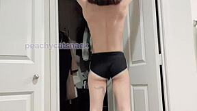 Wow, this petite Asian muscle girl crushes nude workouts!