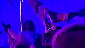 Shake it shake it with a lively vibe