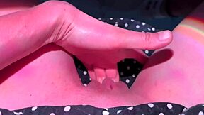 Teen masturbates her shaved wet pussy 😍