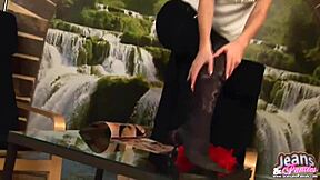 Help me outta these tight skinny jeans, please!