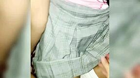 En La Noche Aprovecha Para Cogersela Follando A Estudiante Primeriza Metiendose Al Cuarto De La Sobr 1?