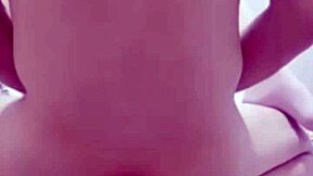 女人发起骚来淫水哗哗往下流鸡巴裹满白浆