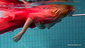 duna bultihalo looks stunning underwater in her bikini 😍