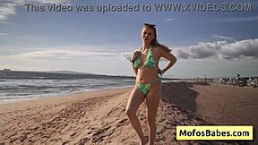 Sahara Skye sucks cock in car