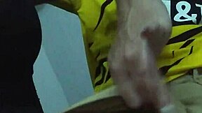 Subindo escada do prédio encontrei vizinho corno e demos uma gozada samuka ventura