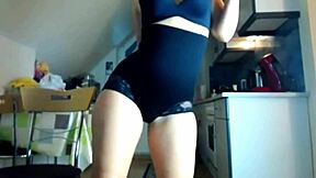 why is this bootylicious ass seducing me on webcam