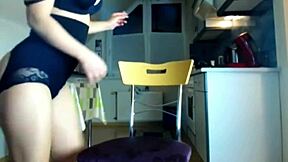 why is this bootylicious ass seducing me on webcam