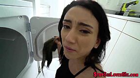 Amateur stepsis hot spunk ko gargle karti hai, wild POV action mein.